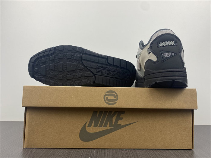 NK Air Max 1 DO9392-001 detail 6