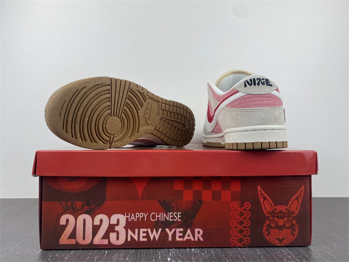 NK Dunk Low SE DO9457-110 detail 3