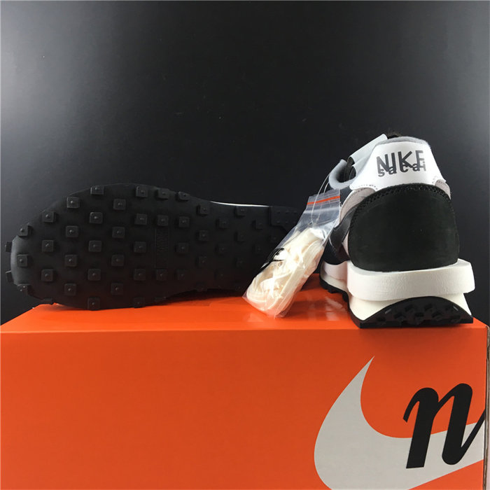 NK LD Waffle sacai Black BV0073-001 detail 6