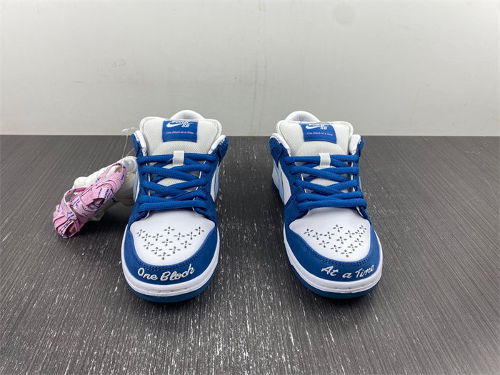 NK SB Dunk Low Born x Raised One Block At A Time FN7819-400 detail 7