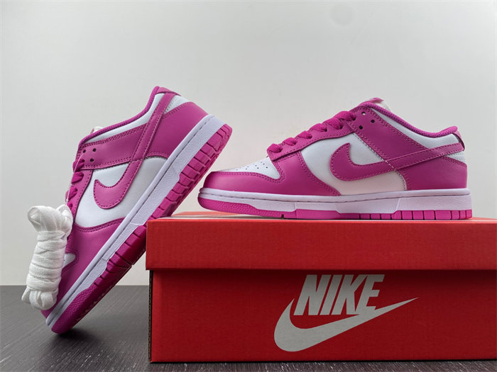 NK Dunk Low Active Fuchsia FJ0704-100 detail 2