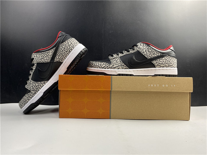 NK Dunk SB Low Supreme Black Cement 304292-131 detail 2