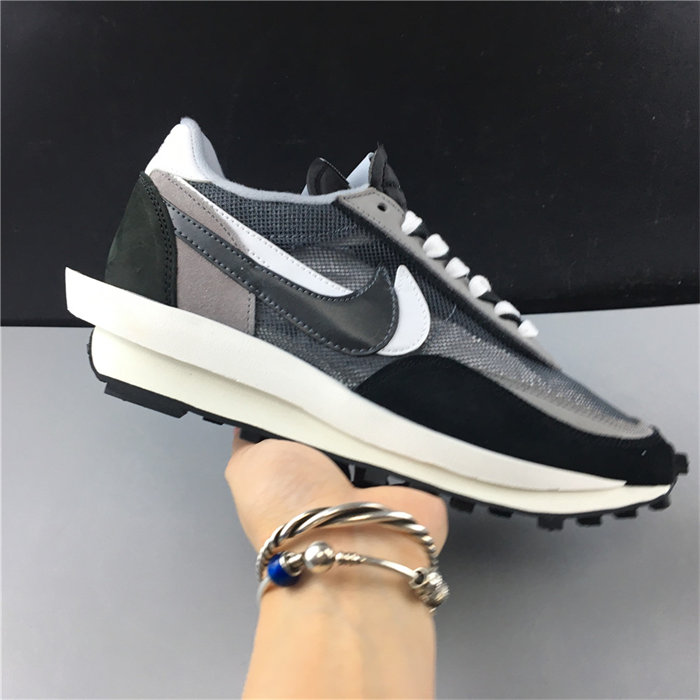 NK LD Waffle sacai Black BV0073-001 detail 7