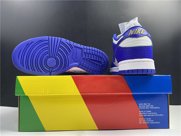 NK SB Dunk Low Supreme Stars Hyper Royal DH3228-100 detail 6