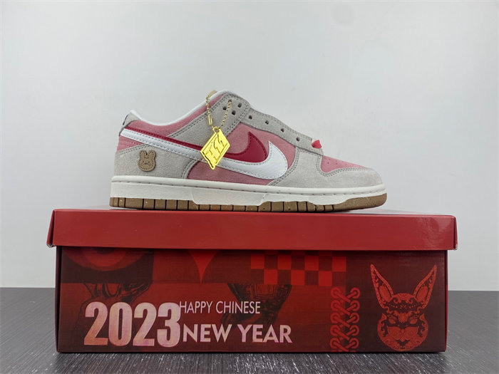 NK Dunk Low SE DO9457-110 detail 4
