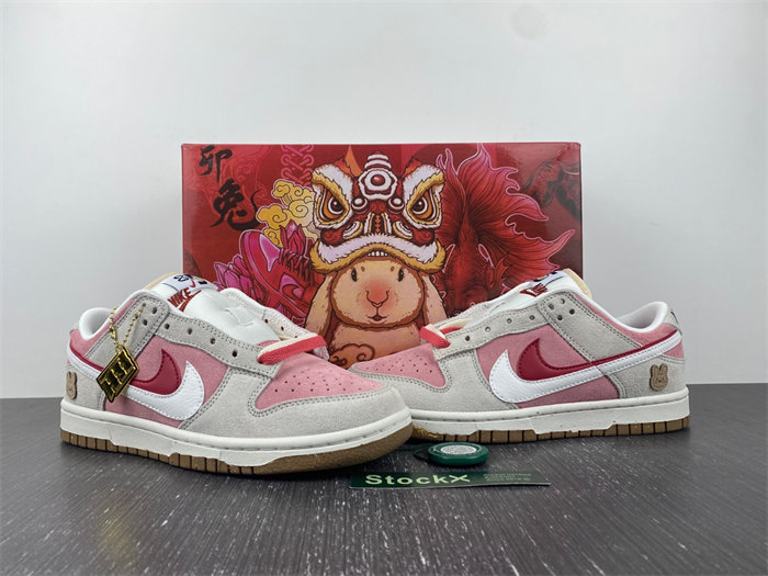 NK Dunk Low SE DO9457-110
