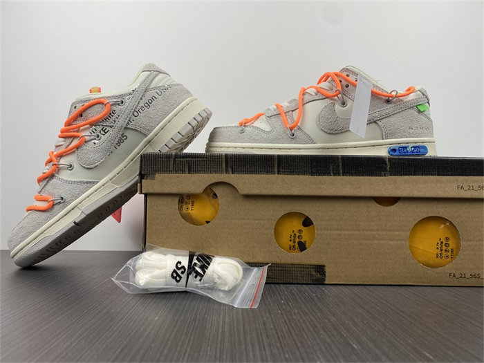 NK Dunk Low OW Lot 31 DJ0950-116 detail 2