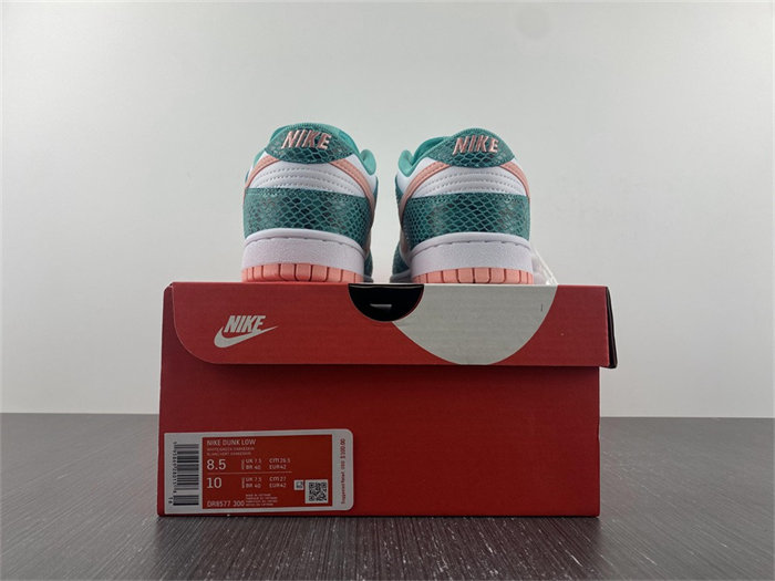 NK Dunk Low Snakeskin Washed Teal Bleached Coral DR8577-300 detail 5