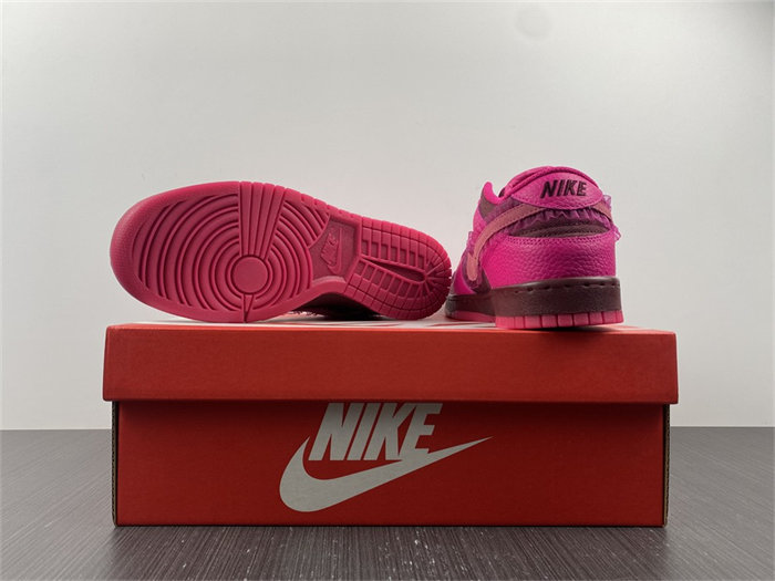 NK Dunk Low Valentine's Day DQ9324-600 detail 6