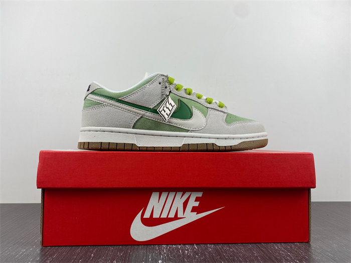 NK Dunk Low SWOOSH D09457-100 detail 4