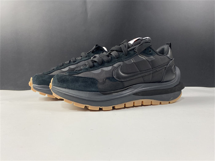 NK Vaporwaffle sacai Black Gum DD1875-001