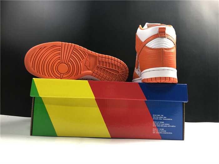 NK SB Dunk High Supreme Orange 307385-181 detail 6