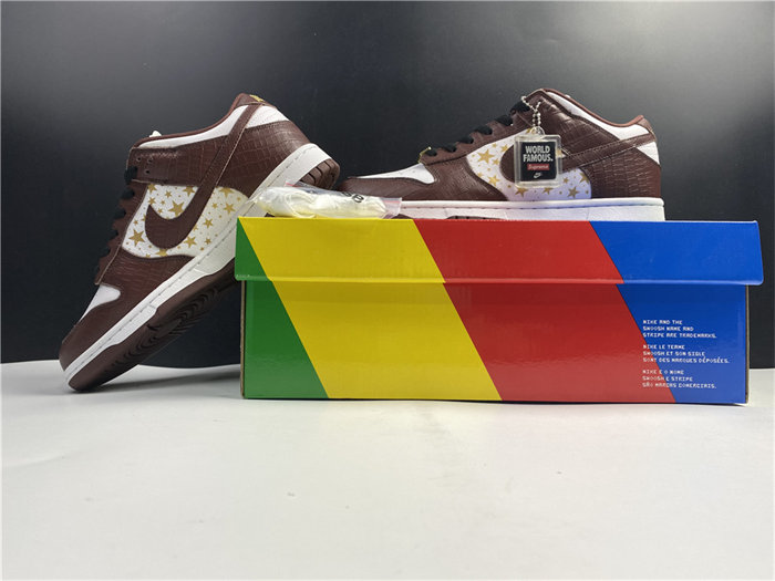 NK SB Dunk Low Supreme Stars Barkroot Brown DH3228-103 detail 2