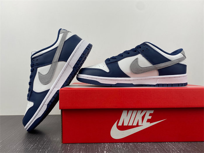 NK Dunk Low Summit White Midnight Navy FD9749-400 detail 2