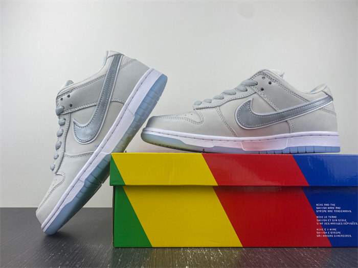 NK SB Dunk Low White Lobster FD8776-100 detail 2