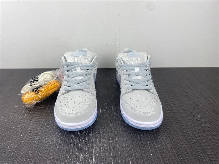NK SB Dunk Low White Lobster FD8776-100 detail 6