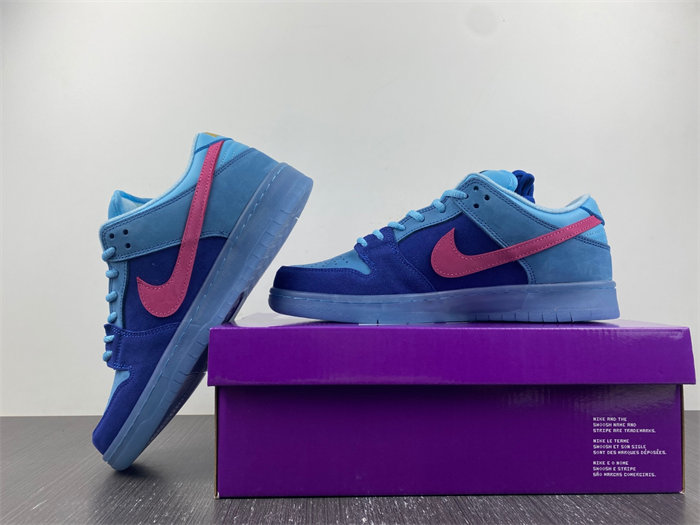 NK SB Dunk Low Run The Jewels DO9404-400 detail 2