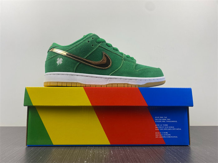 NK SB Dunk Low Pro St. Patrick's Day BQ6817 303 detail 7