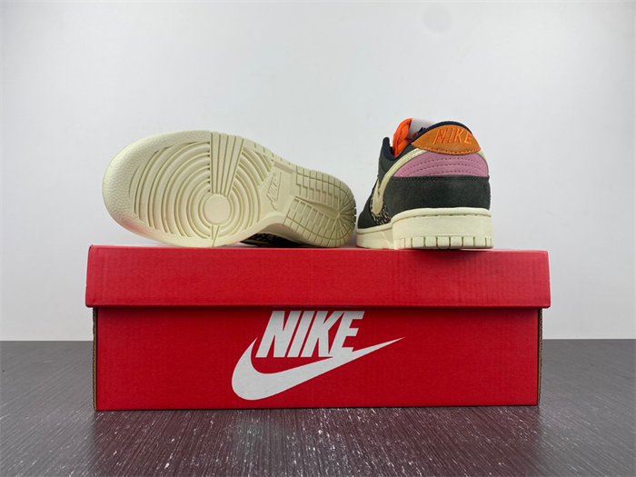 NK Dunk Low Rainbow Trout FH7523 300 detail 3