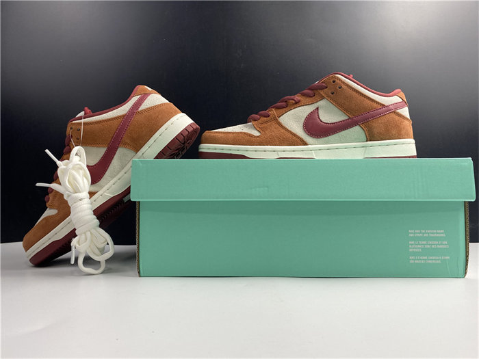 NK SB Dunk Low Pro Dark Russet Cedar BQ6817-202 detail 2