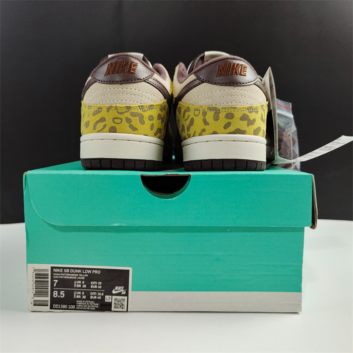 NK Dunk Low PRM “Medium Curry” DD1390-100 detail 4