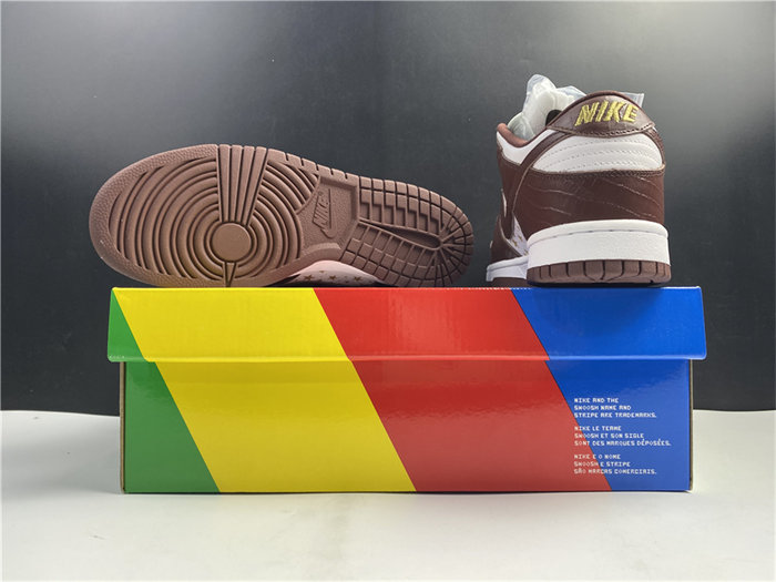 NK SB Dunk Low Supreme Stars Barkroot Brown DH3228-103 detail 6