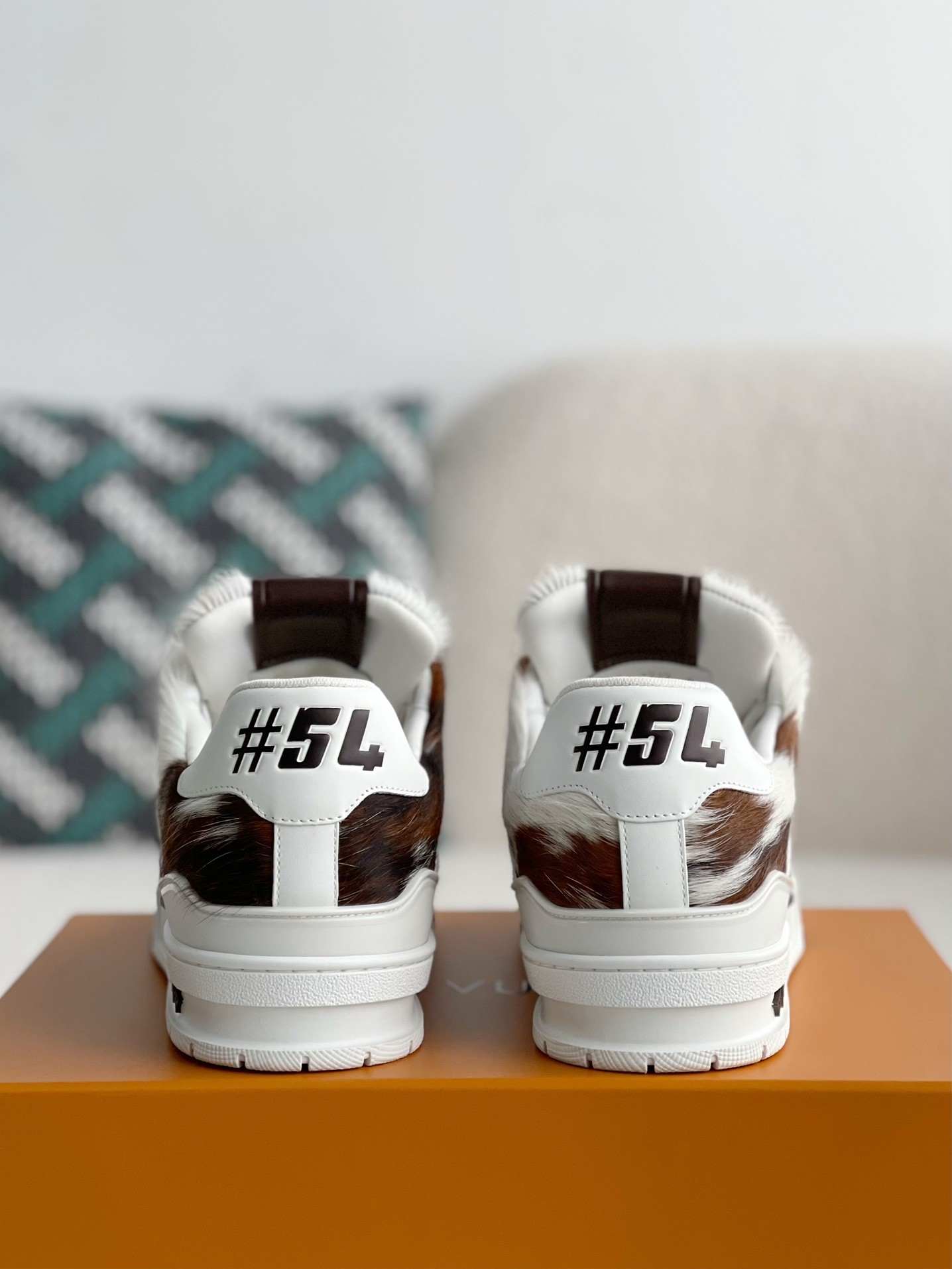L X V SNEAKERS detail 3