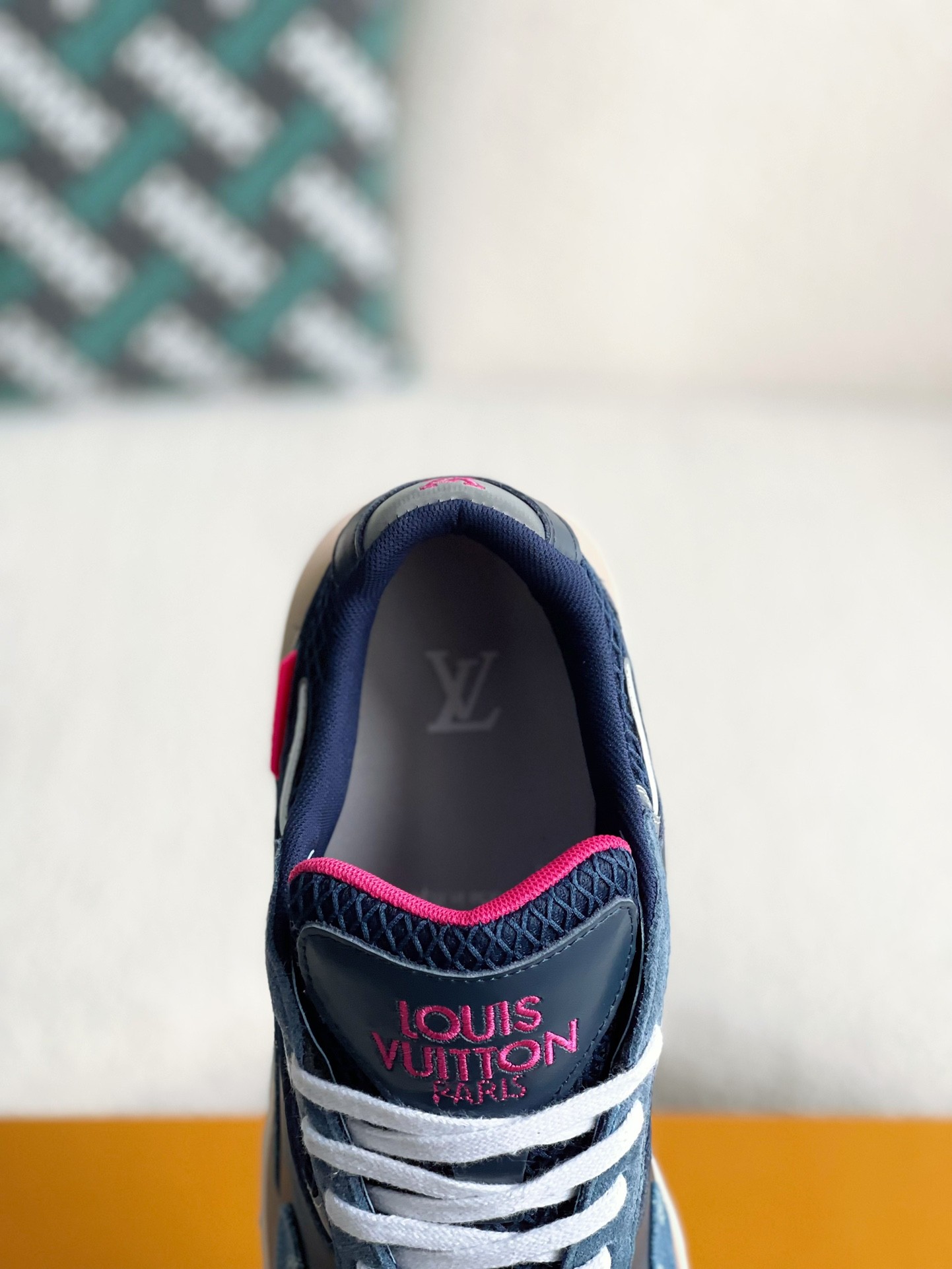 L X V Low-top running shoes detail 9