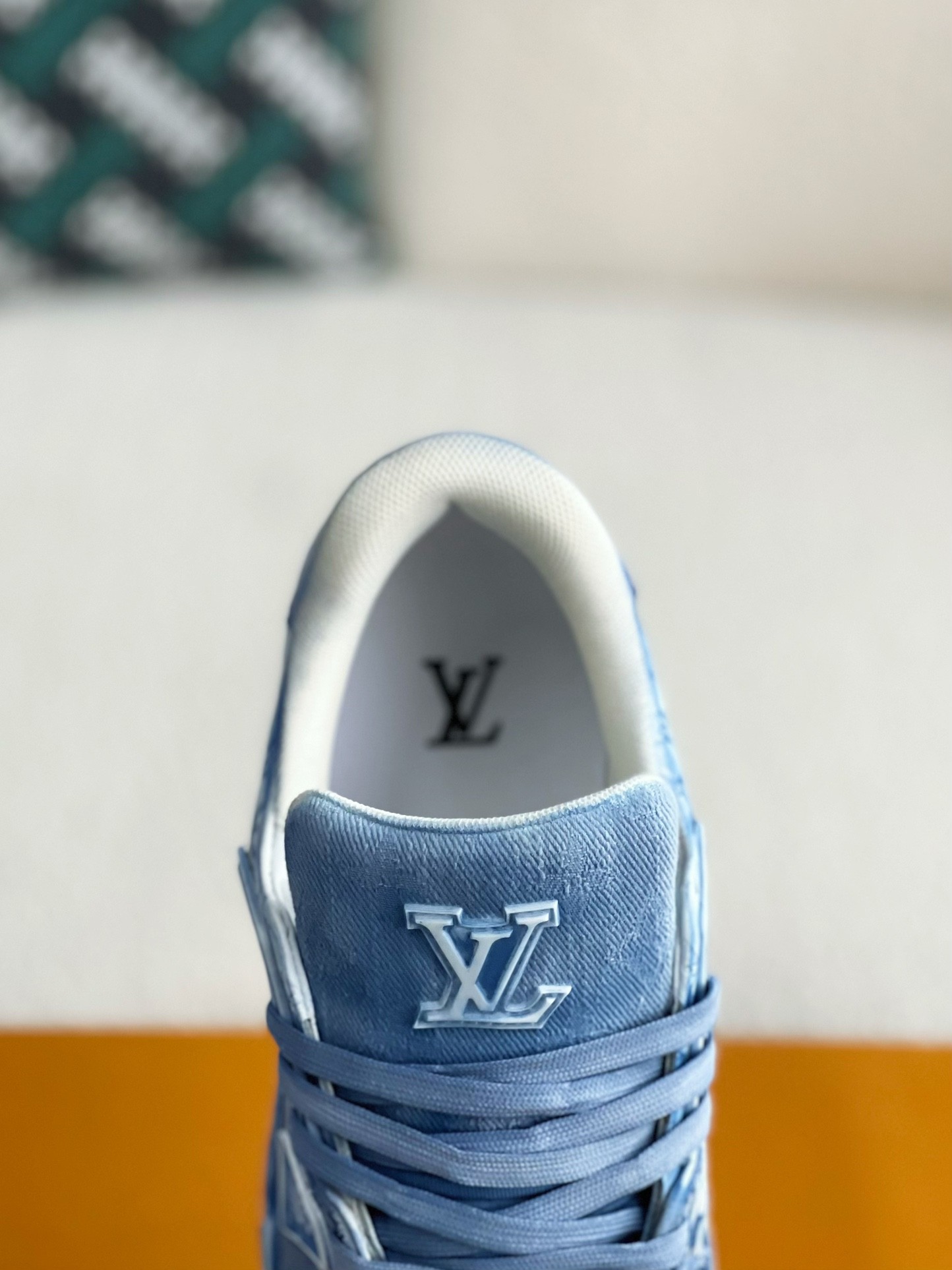 L X V SNEAKERS detail 9