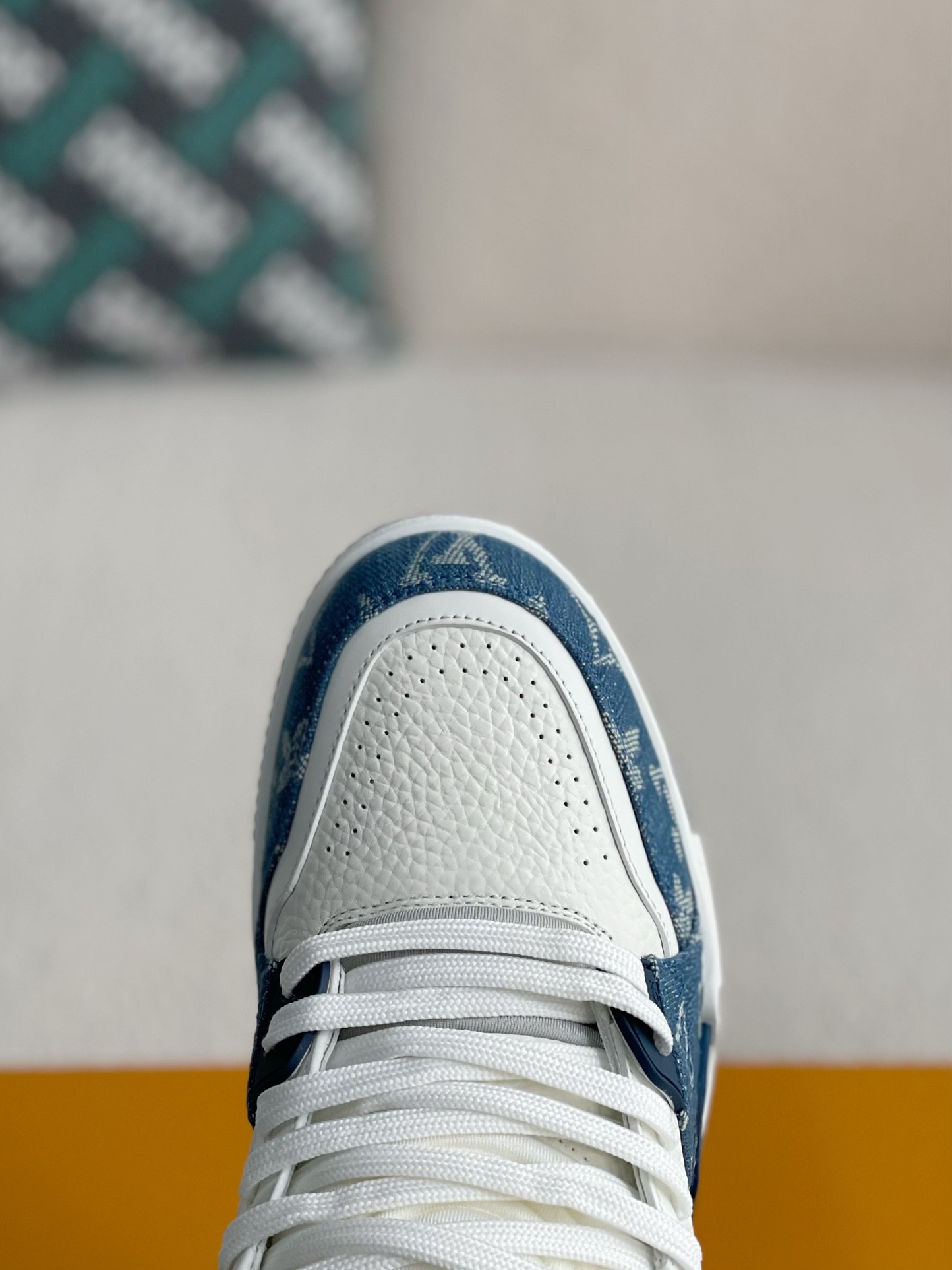 L X V SNEAKERS detail 8