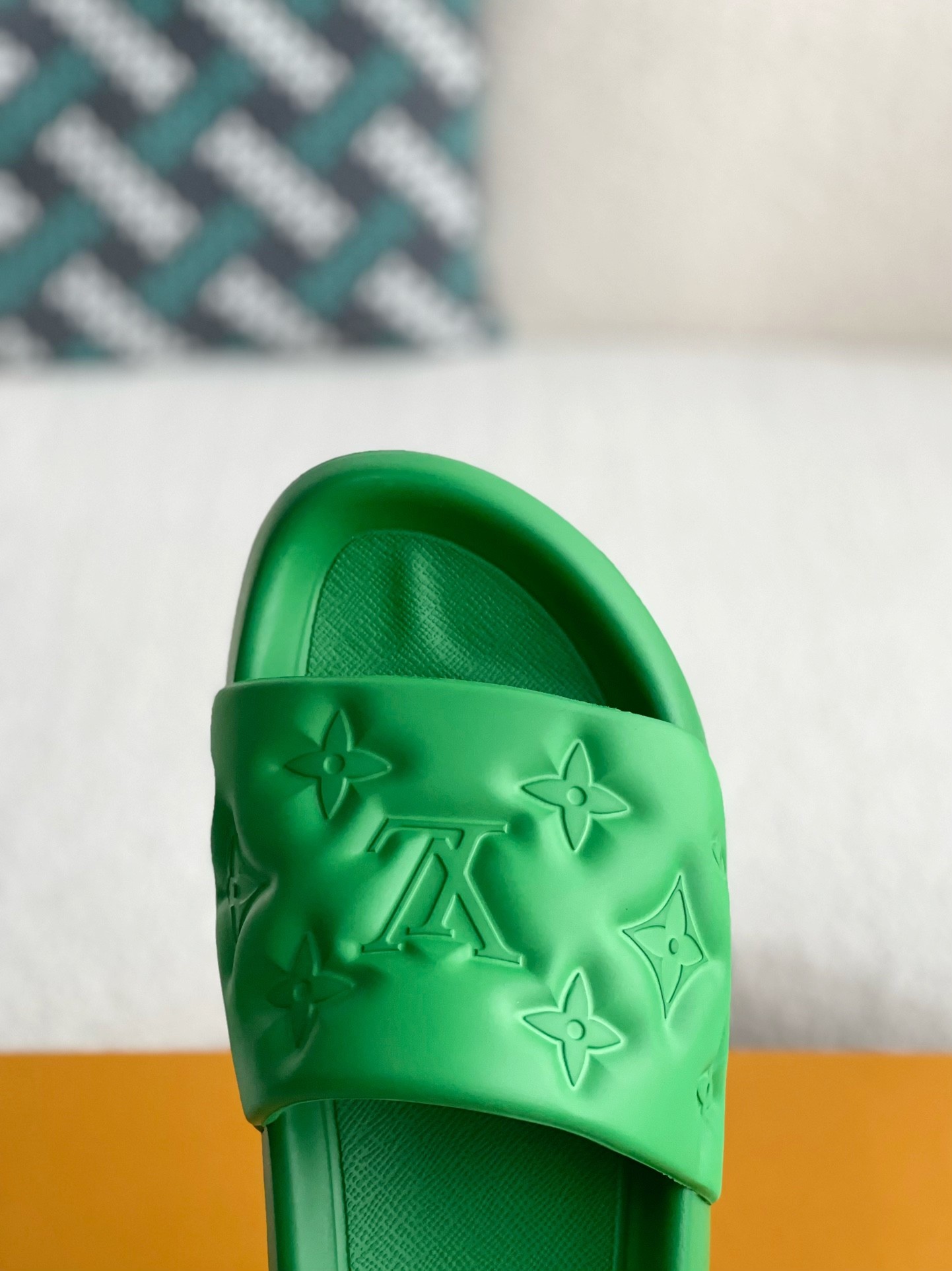 L X V WOMEN'S SLIPPERS detail 9