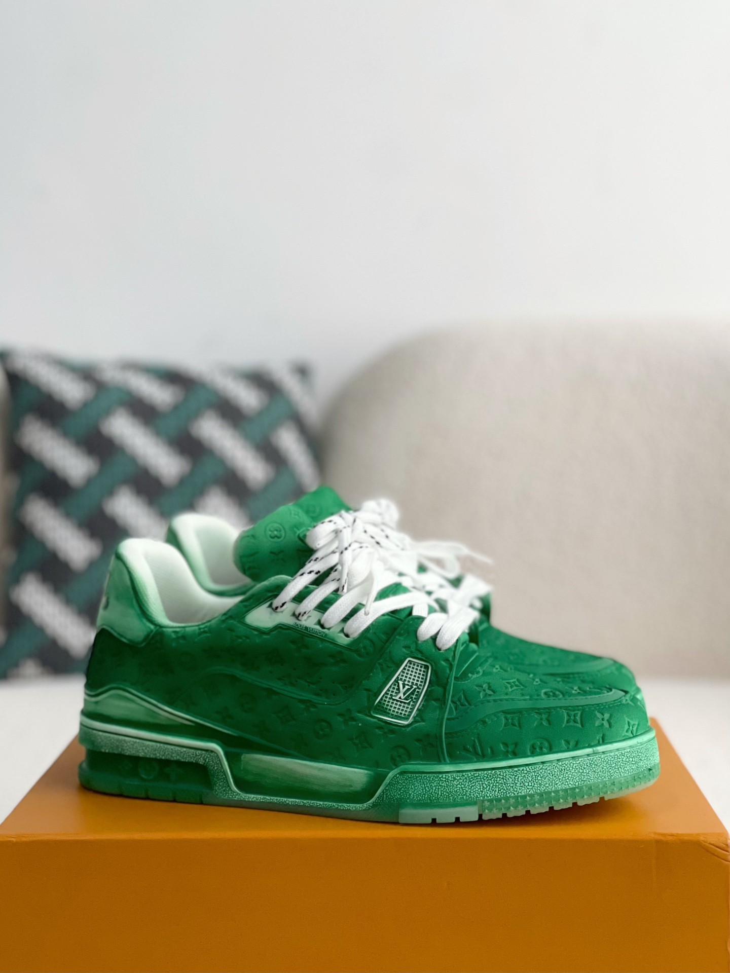 L X V TRAINER SNEAKERS detail 2