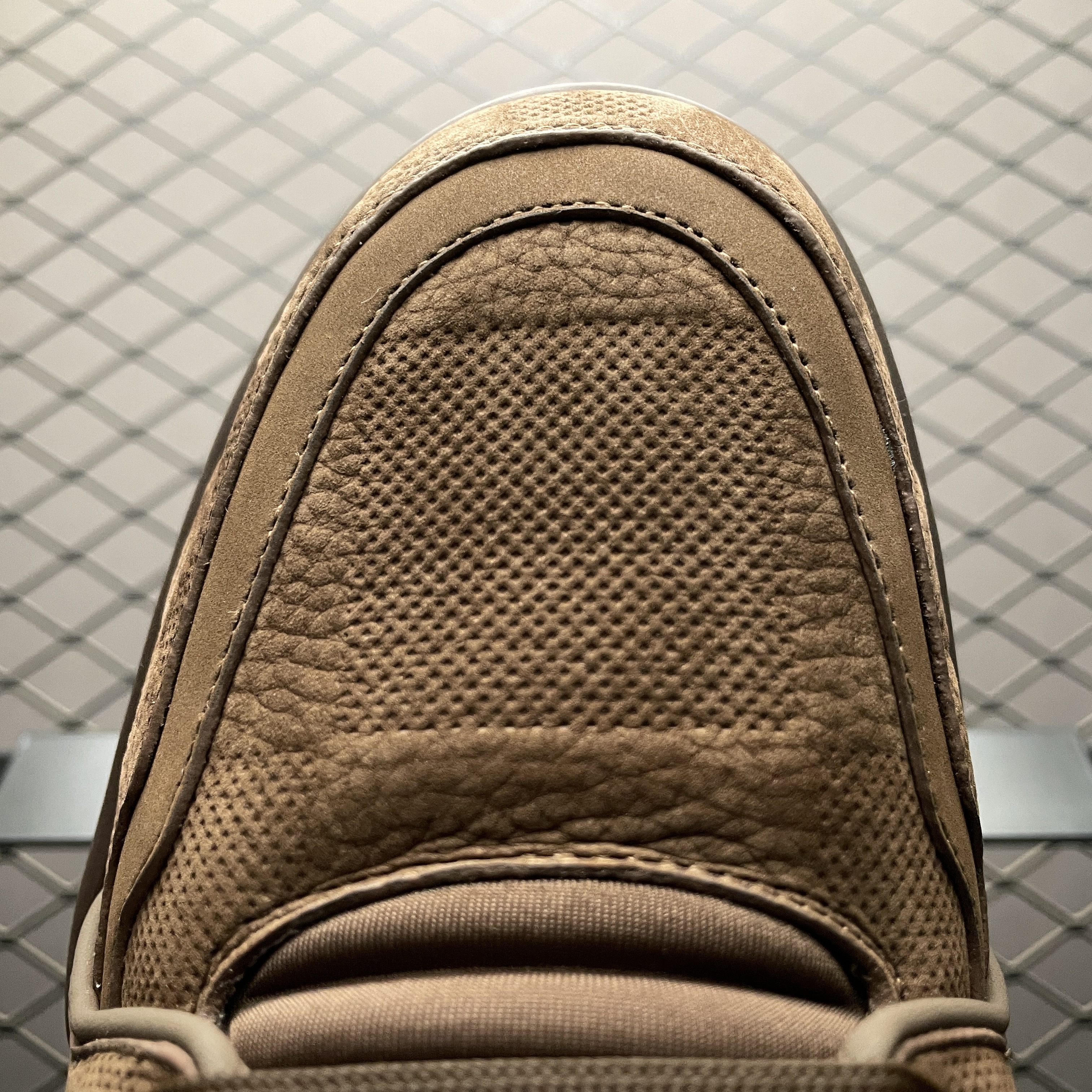 L X V TRAINER detail 9