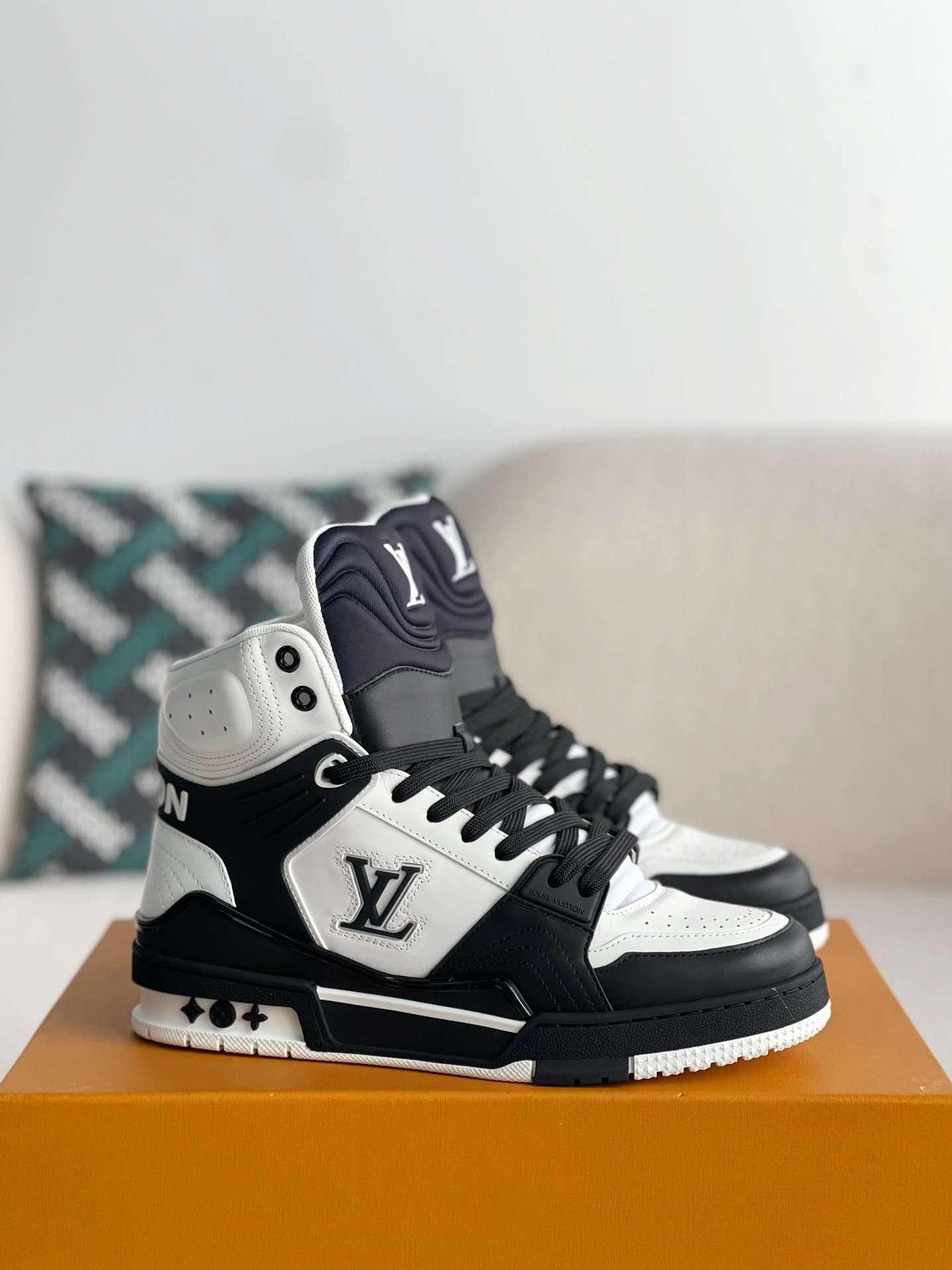 L X V TRAINER SNEAKERS(Men's style) detail 2