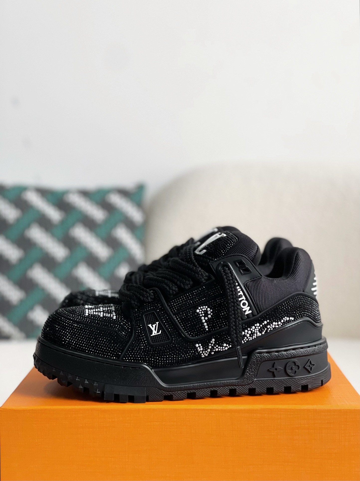 L X V TRAINER Sneakers