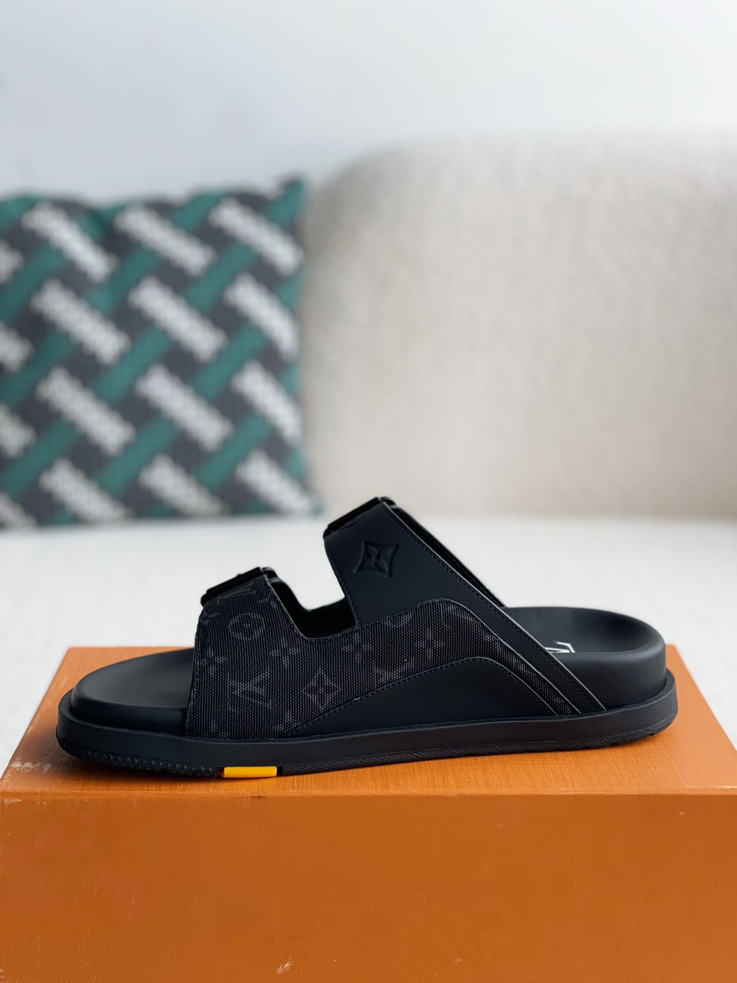 L X V MIAMI MULE detail 4
