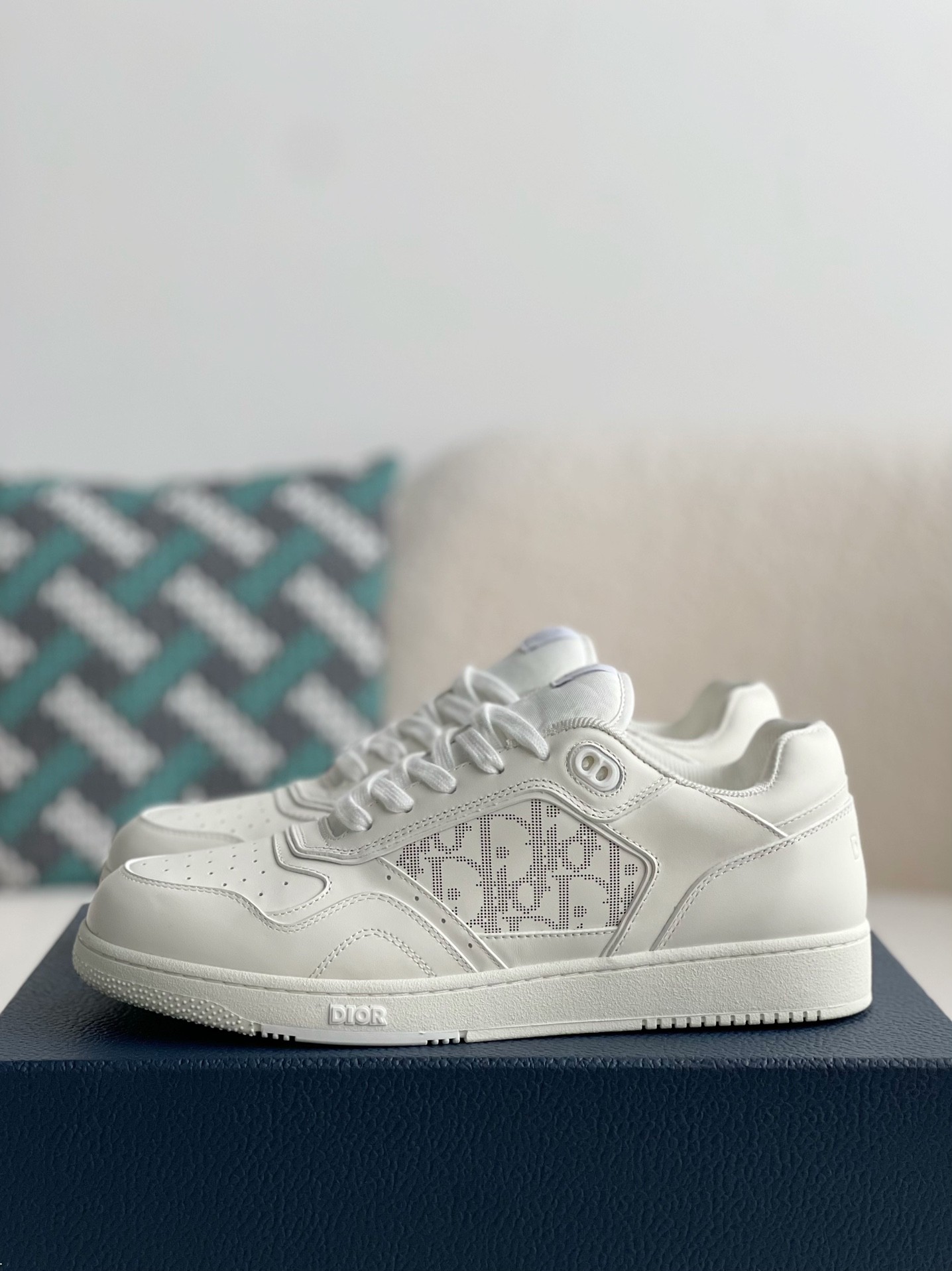 DR B27 Oblique Sneakers