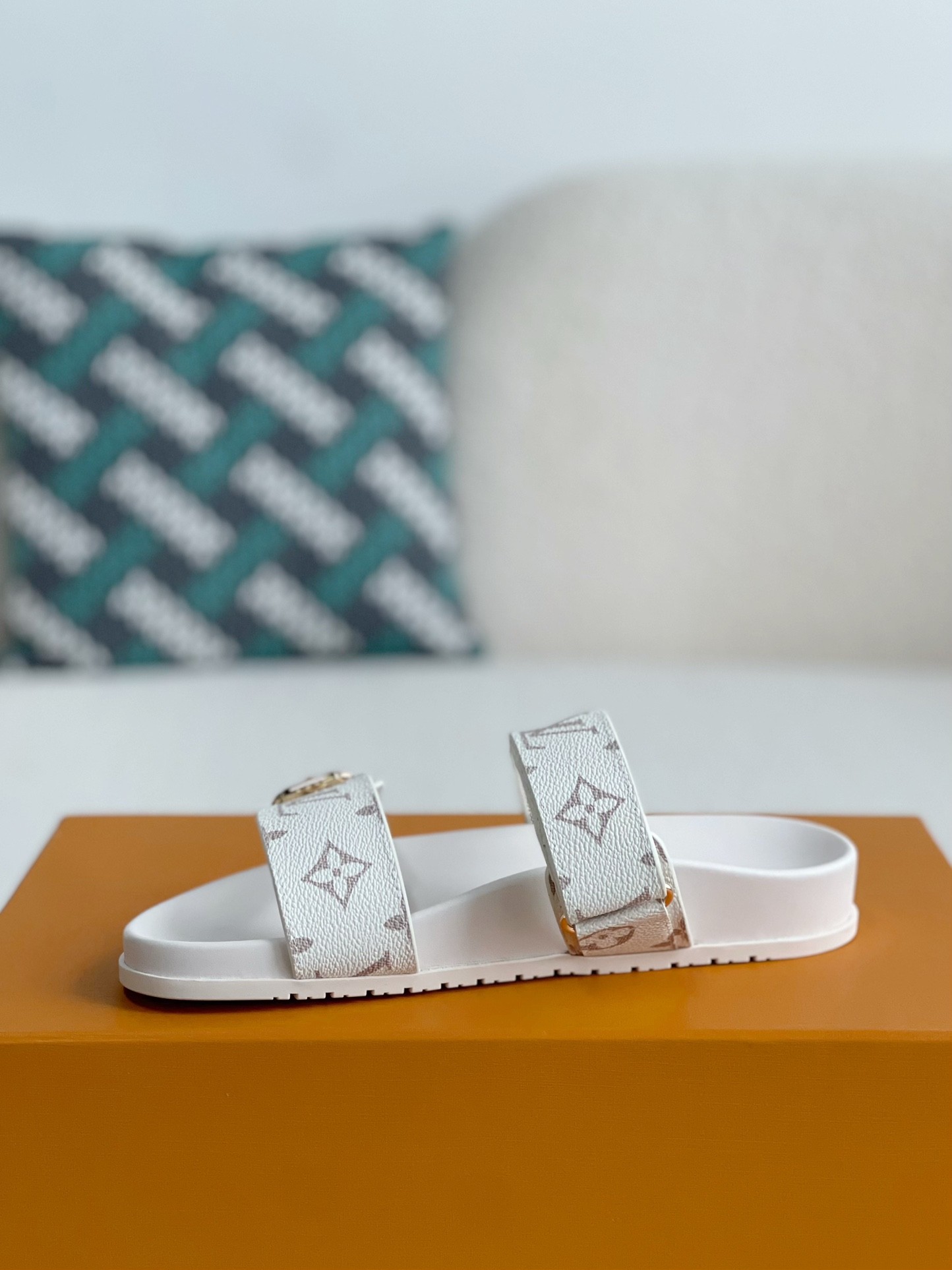 L X V SLIPPERS detail 4
