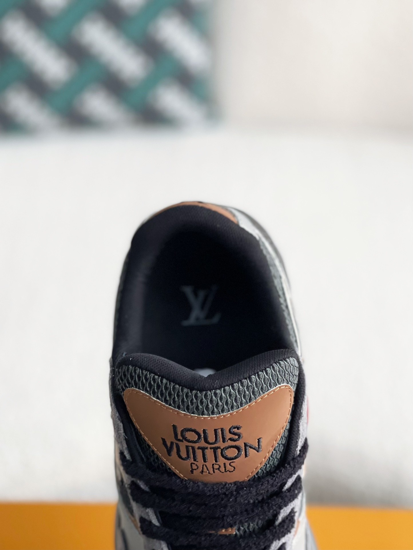 L X V Low-top running shoes detail 8
