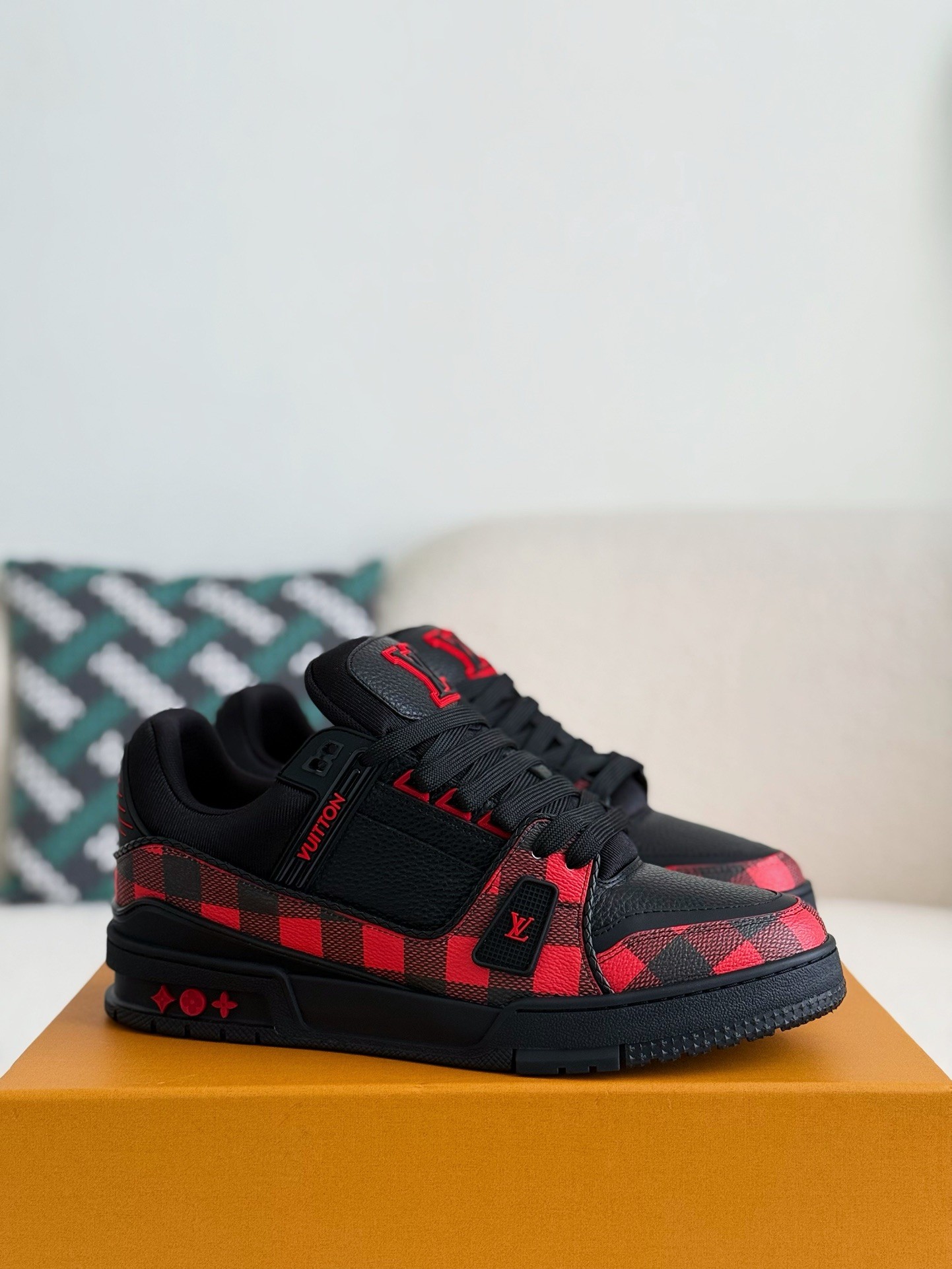L X V TRAINER SNEAKERS detail 2