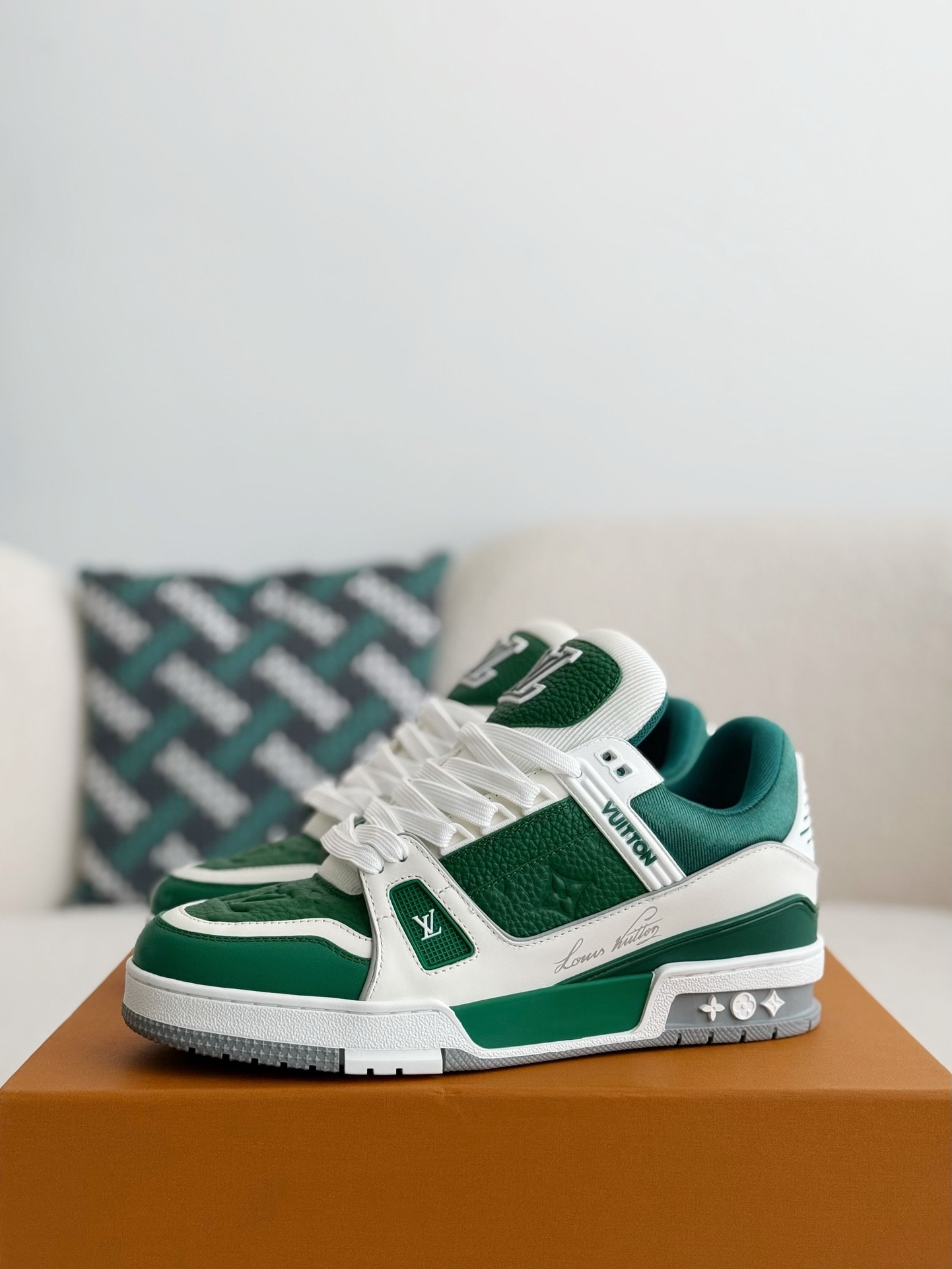 L X V TRAINER SNEAKERS
