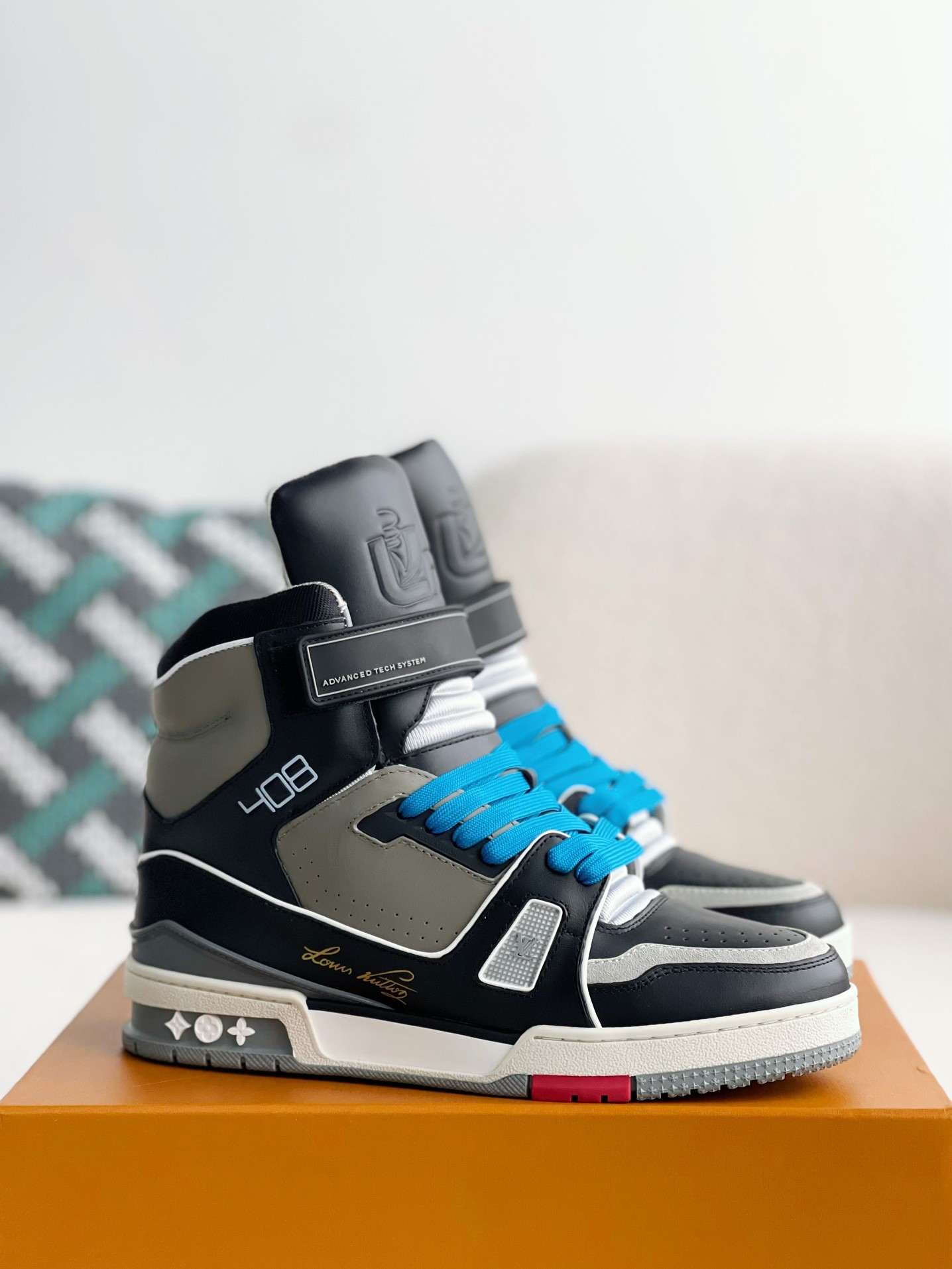 L X V TRAINER SNEAKERS detail 2