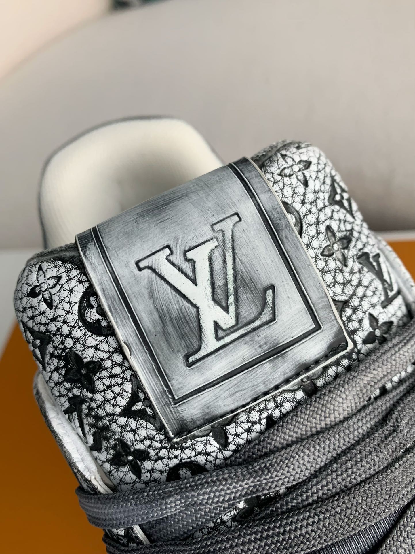 L X V SNEAKERS detail 10