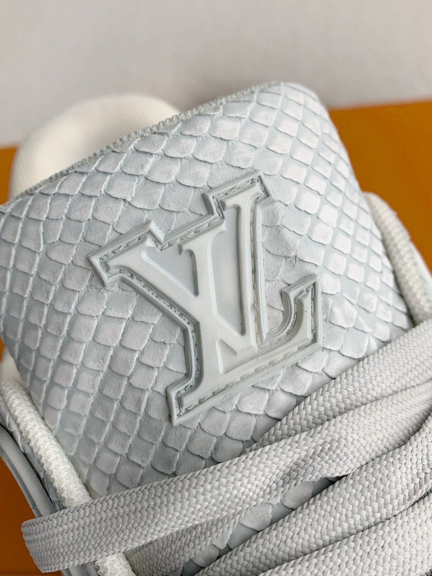 L X V SNEAKERS detail 10