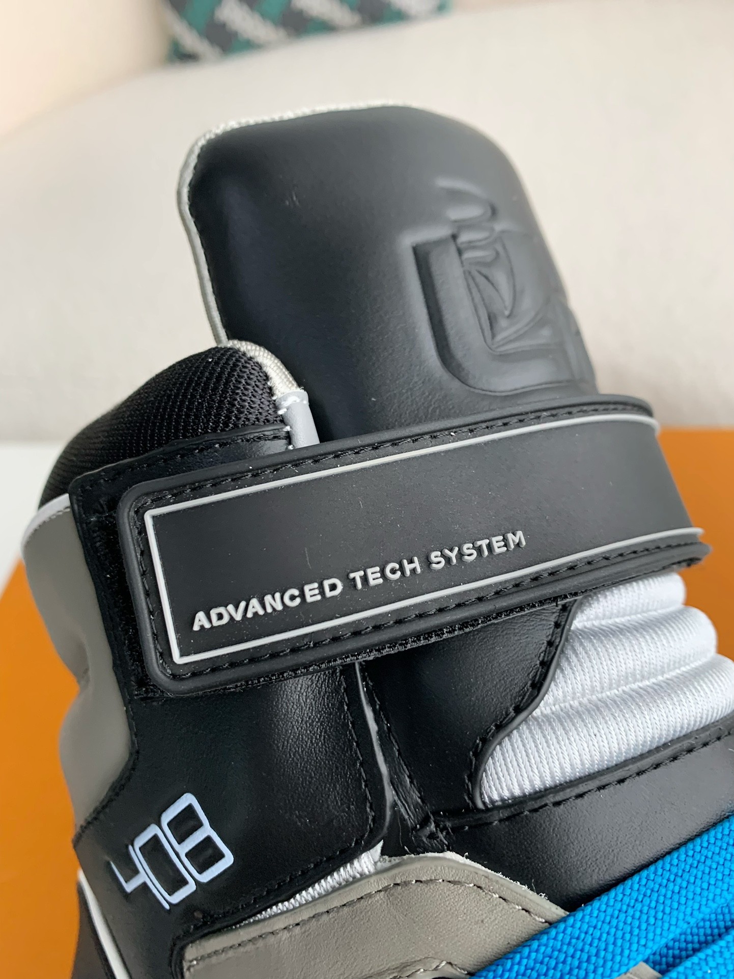L X V TRAINER SNEAKERS detail 10