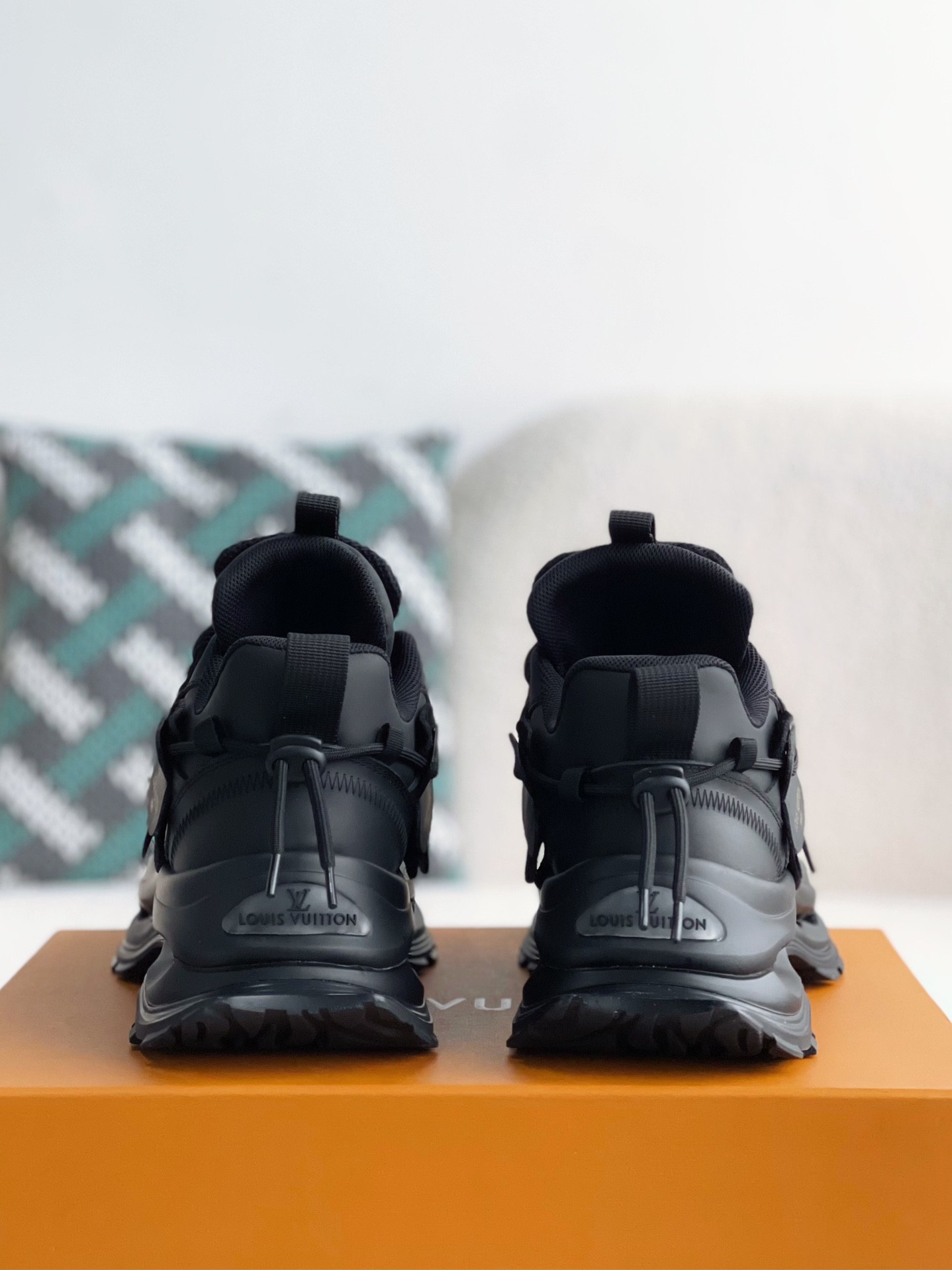 L X V CASUAL SNEAKERS detail 3