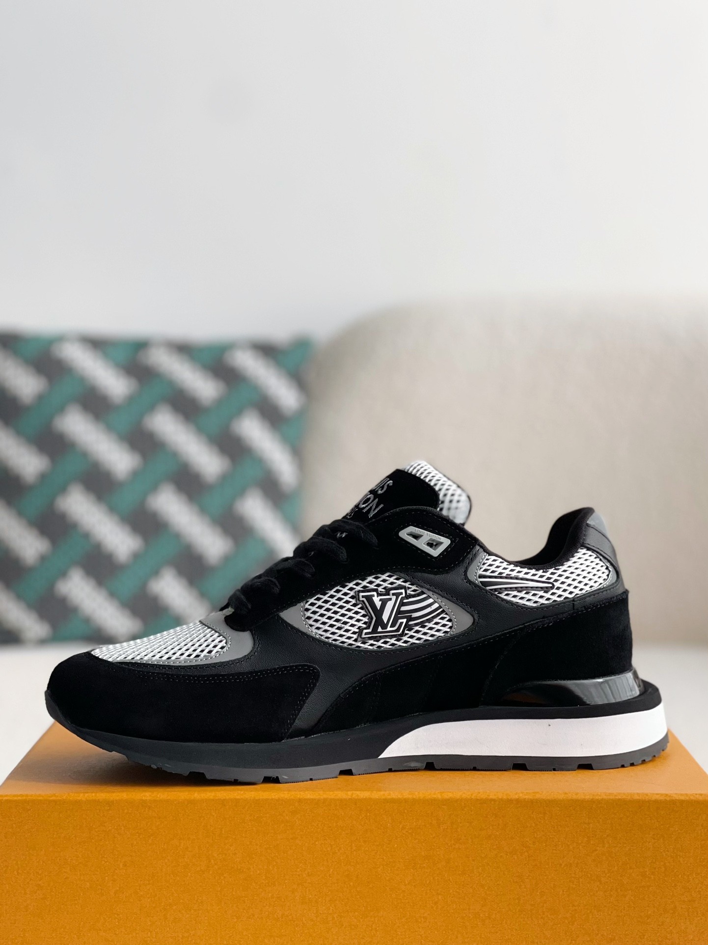 L X V SNEAKERS detail 4