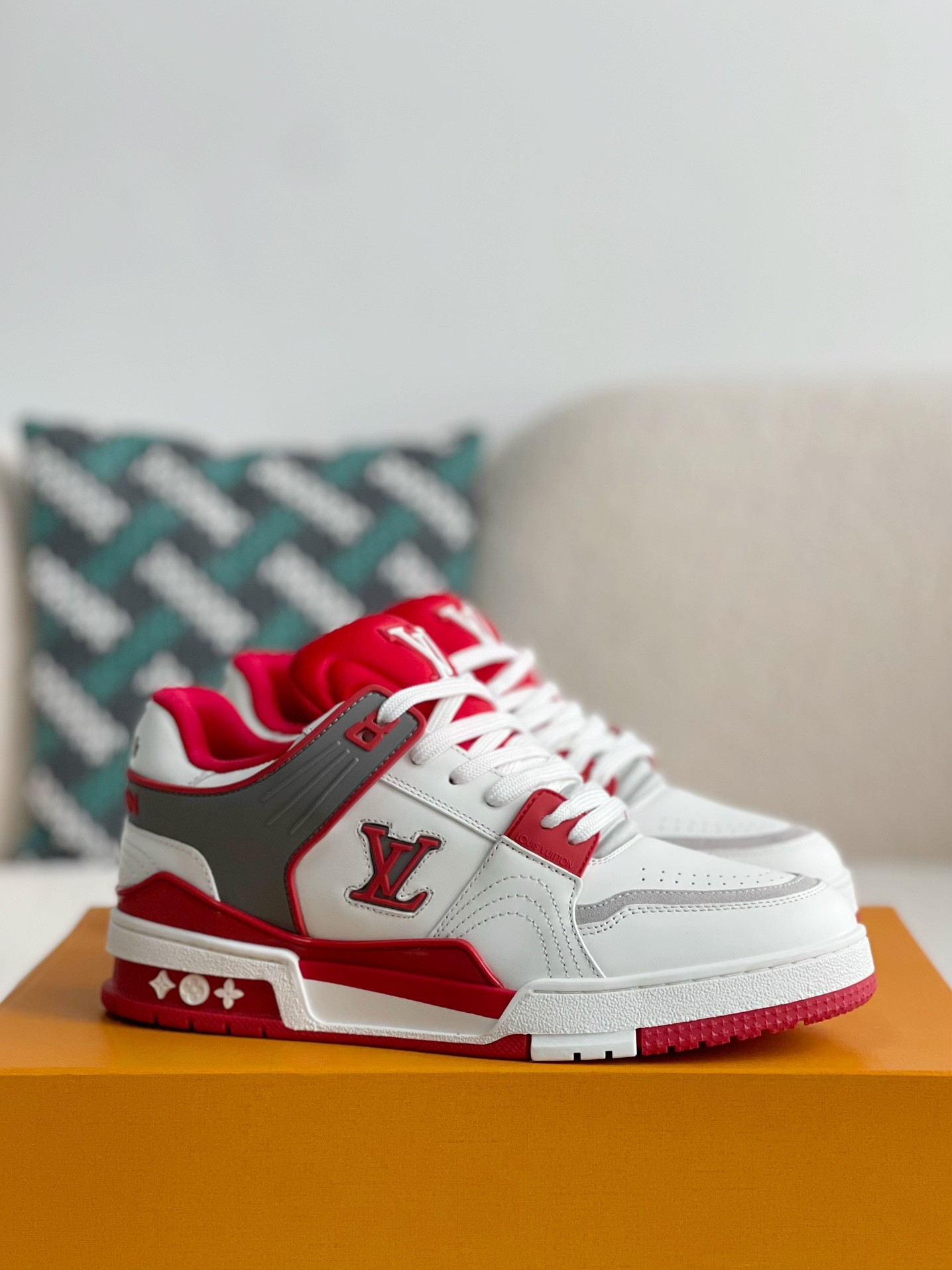 L X V SNEAKERS detail 2