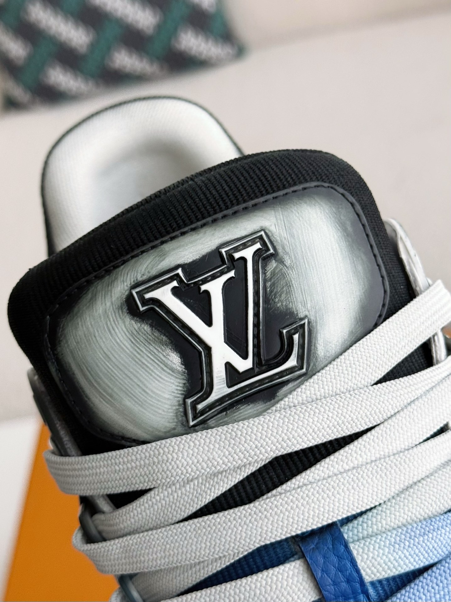 L X V TRAINER SNEAKERS detail 10
