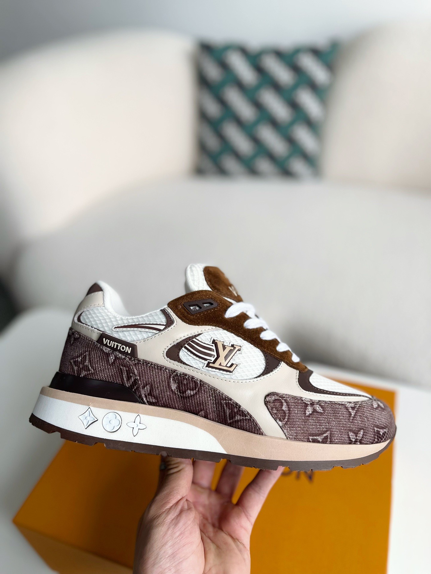 L X V Low-top running shoes detail 6